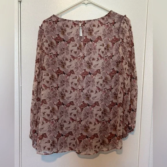 Lauren Conrad blouse - Picture 5 of 5